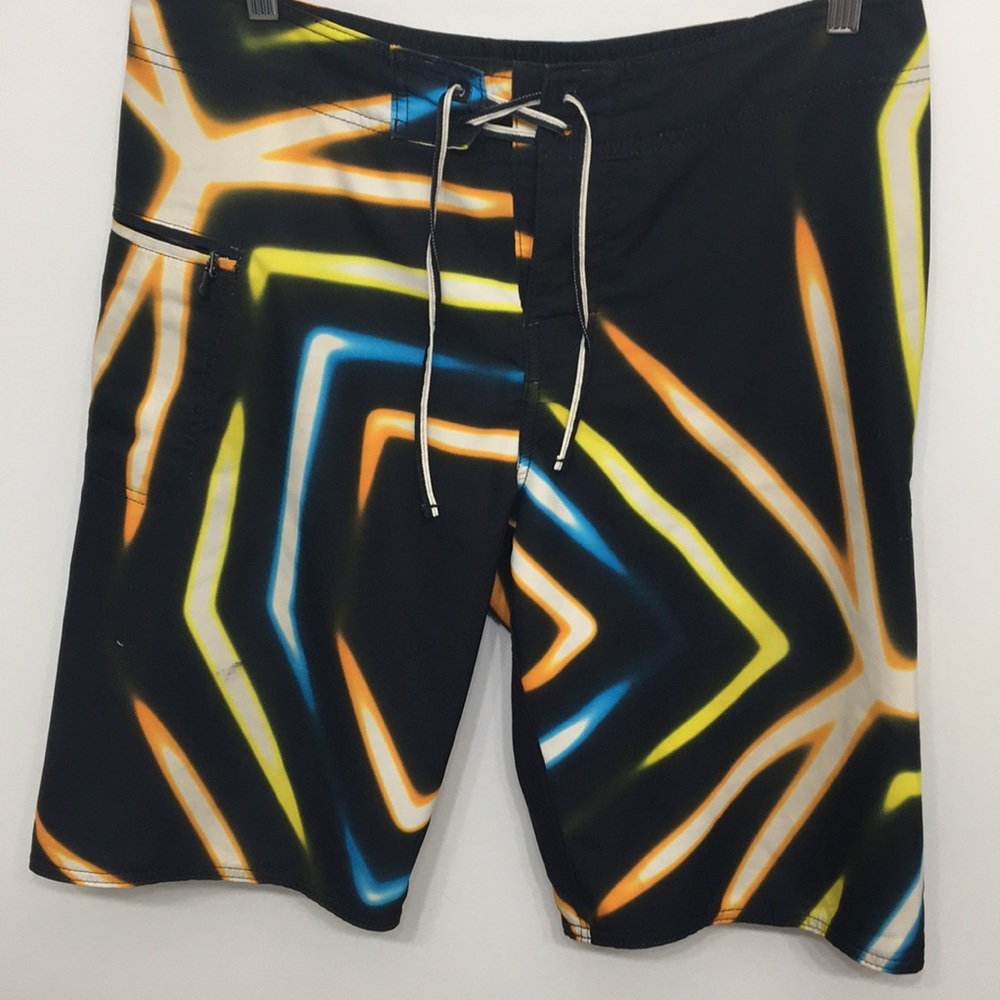 DC Black Yellow Multi Colored Shorts Size 32